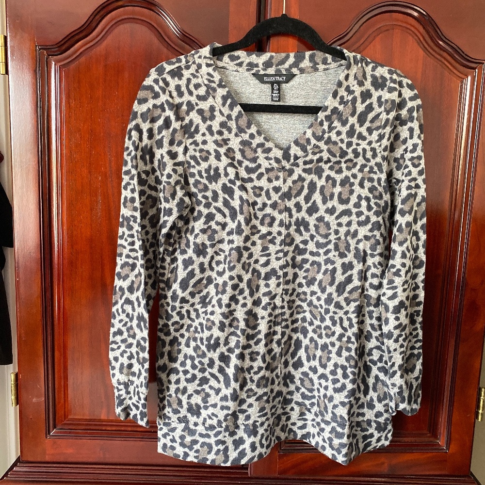 Ellen Tracy Leopard look Fleece Top